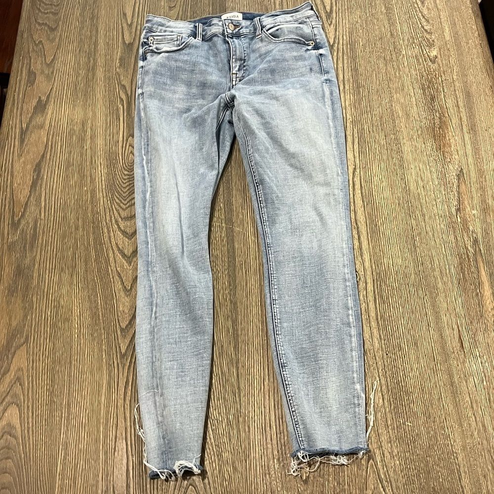 PISTOLA Arielle Skinny Scissor Cut Hem Jeans Mid Rise Light Wash Blue Size 29